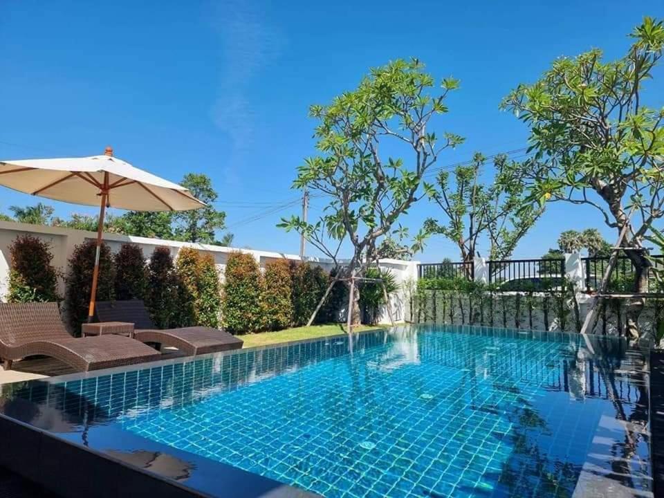 בורי ראם Baan Dalah Pool Villa מראה חיצוני תמונה